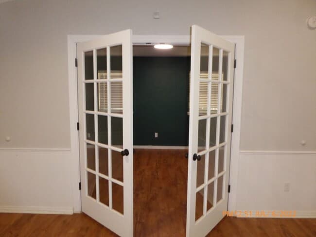 Building Photo - 2315 NE Village Dr