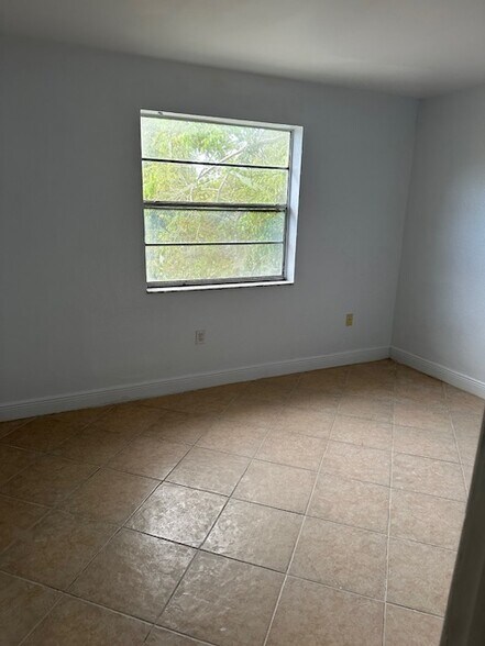 Primary Photo - 17255 SW 95th Ave