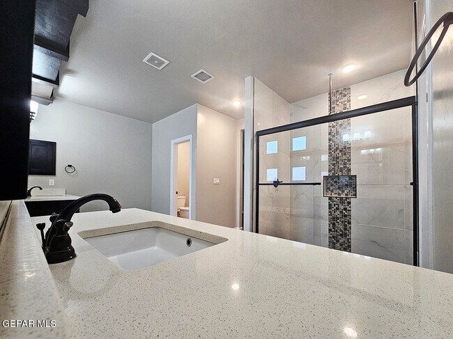 Building Photo - 13185 Tiverton Rd