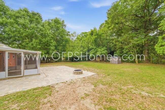 Building Photo - 127 Judith Dr
