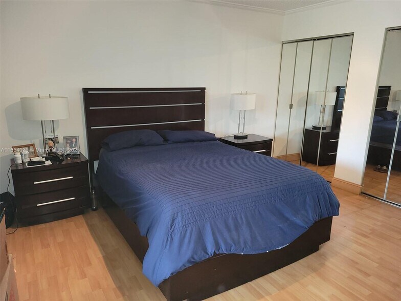 Building Photo - 20350 W Country Club Dr