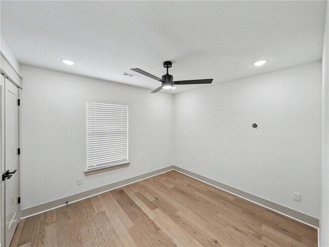 Building Photo - 7671 Scenic Vly Ave