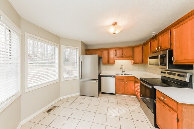 Building Photo - 7445 Hunters Ridge Dr