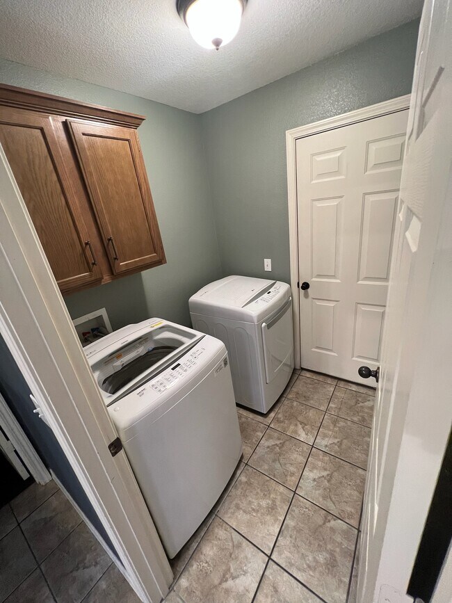 Building Photo - 22 Lyndhurst Dr