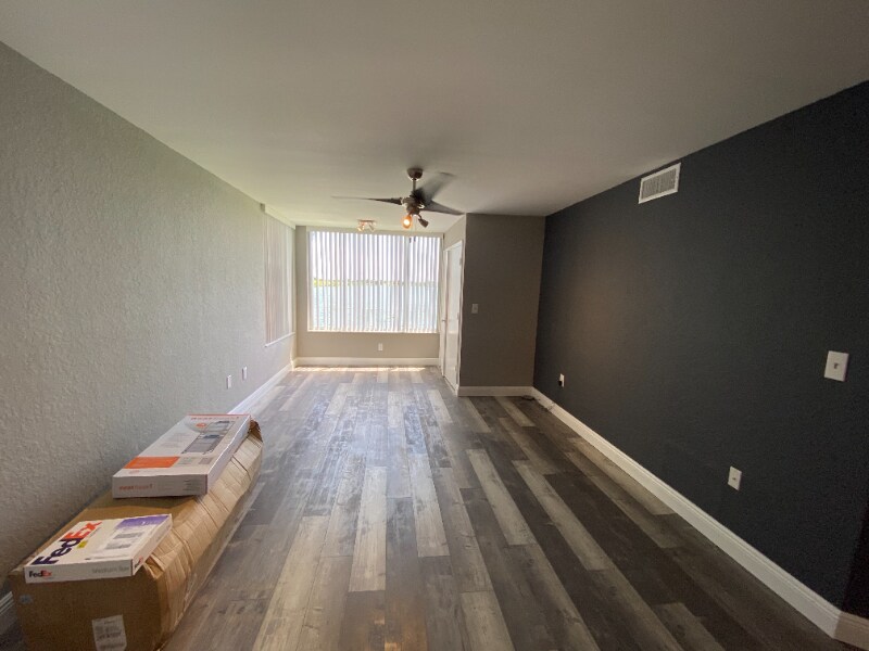 Building Photo - 2831 N Oakland Forest Dr