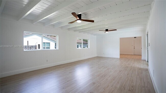 Building Photo - 15340 SW 85th Ave