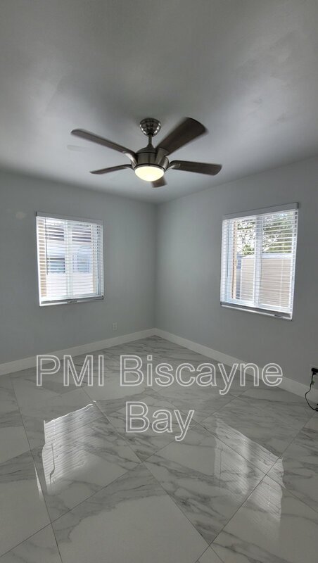 Building Photo - 7380 SW 35th St