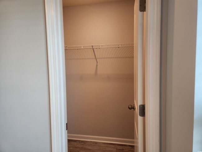 Building Photo - 247 Grv Pk Lp