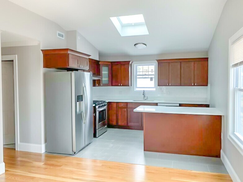 Primary Photo - 273 Hancock St