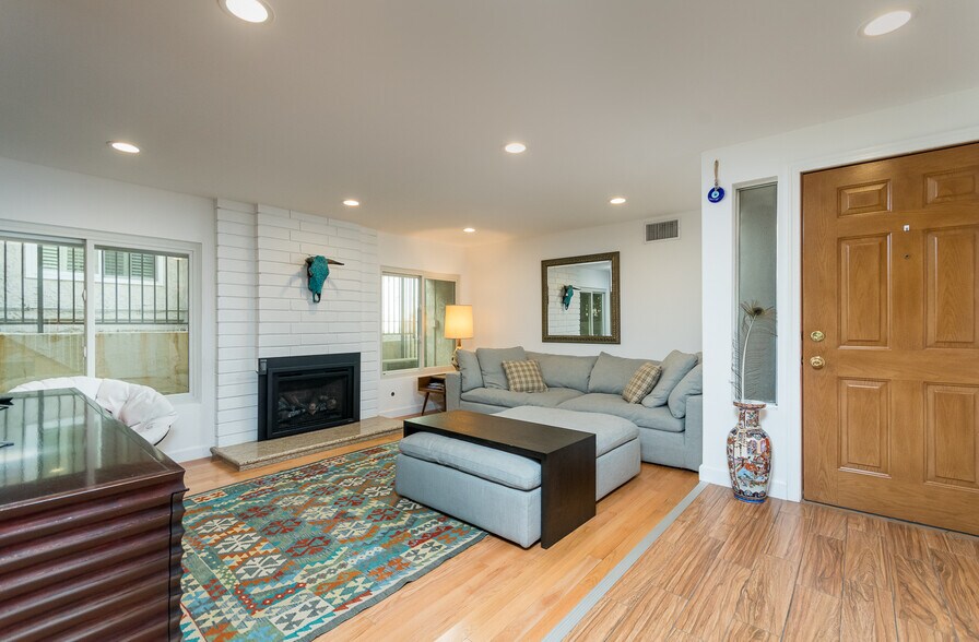 Building Photo - 783 Starlight Heights Dr