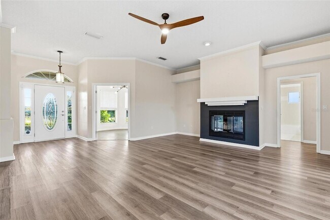 Building Photo - 7 Deerwood St