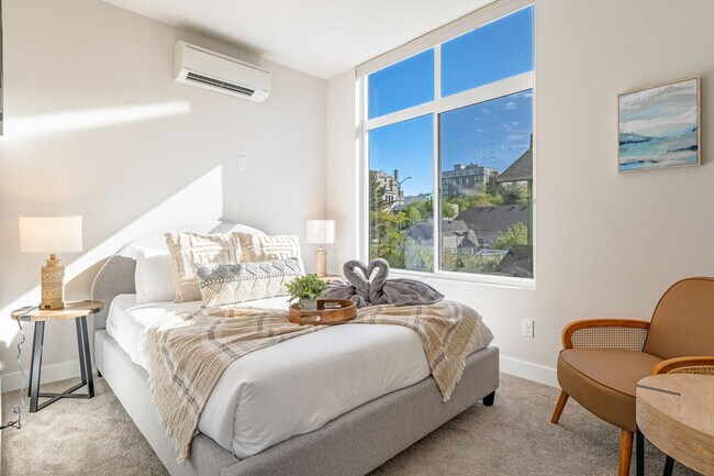 Building Photo - 1600 S Washington St