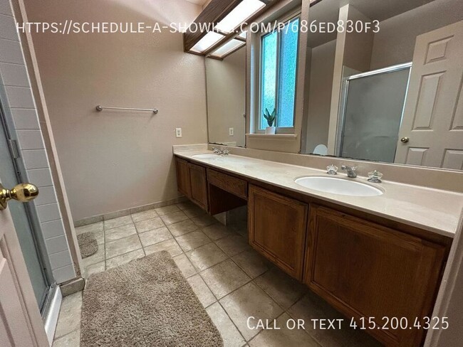 Building Photo - 637 Laurelwood Cir