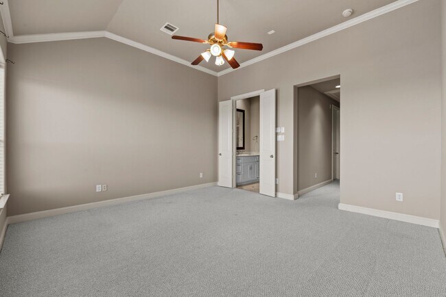 Building Photo - Luxury Townhouse in Fannin Station