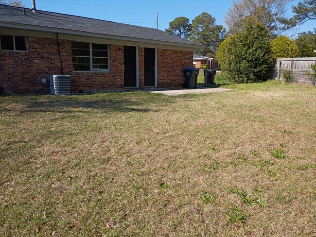 Building Photo - 3404 Covington Dr