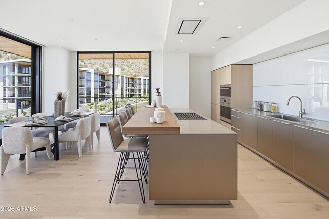 Building Photo - 4849 N Camelback Rdg Dr