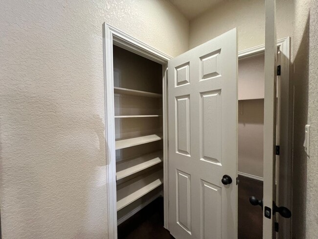 Building Photo - Luxury 3/2 duplex in NBTX