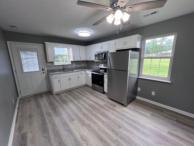 Building Photo - 105 Hayden Dr