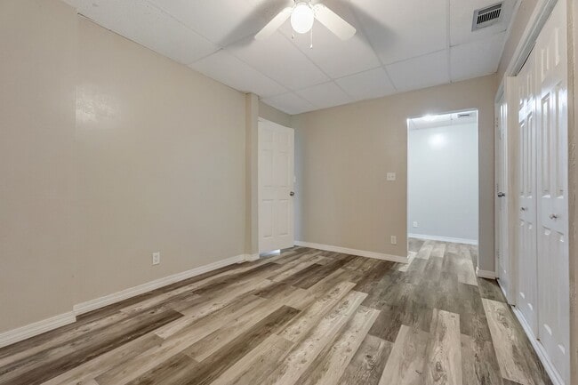Building Photo - Private Walkout Basement Unit Overlooking ...