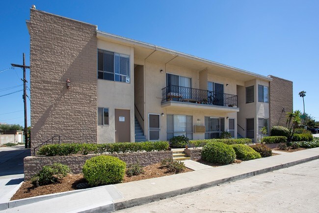 Building Photo - 1811 Pacific Beach Dr