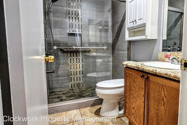 Building Photo - 3 br, 2 bath House - 305 Oakview Dr