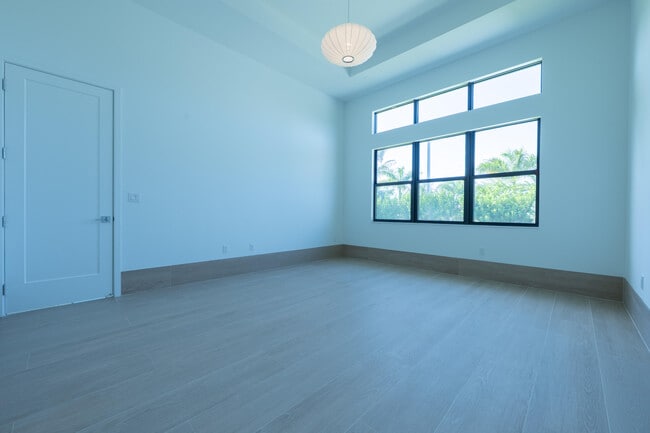 Building Photo - 9597 Regal Palm Ct