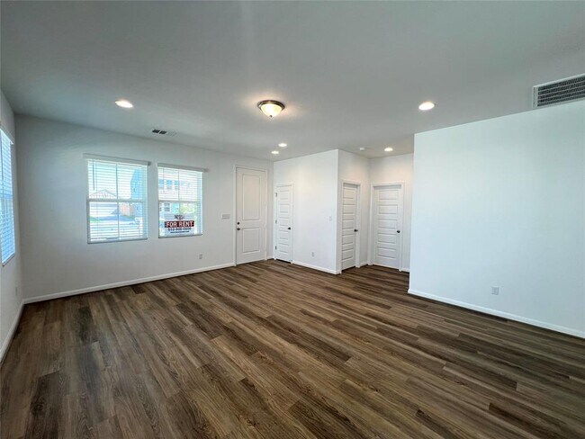 Building Photo - 302 Elm Br Trl