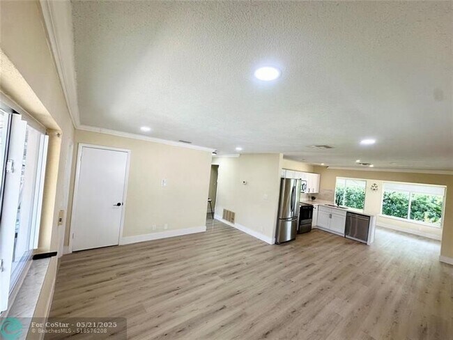 Building Photo - 4514 NW 49th Dr