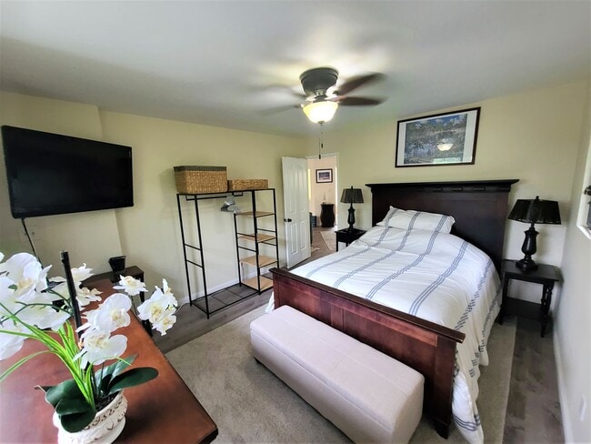 Building Photo - Norfolk!! 1 bed, 1 bath 1 parking down pri...