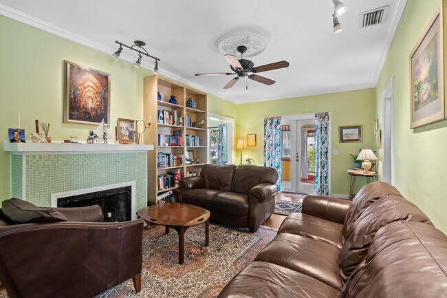 Building Photo - 621 SW 14th Terrace