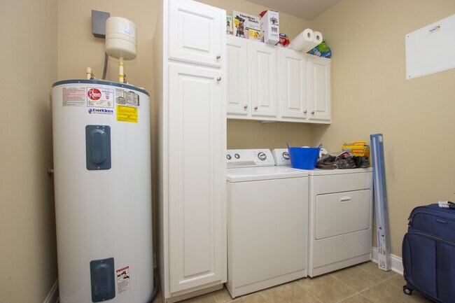 Building Photo - Exquisitely Maintained Home in the Coveted Goldsmith - Schiffman/ Hsv High school