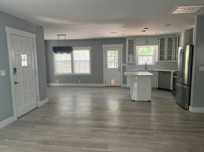 Building Photo - 2802 W 45th St
