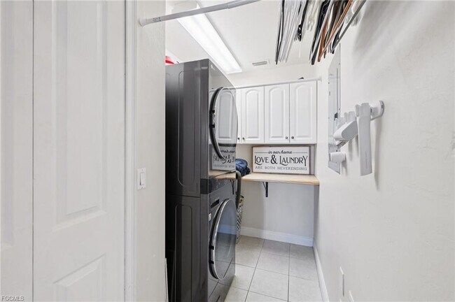 Building Photo - 3940 Pomodoro Cir