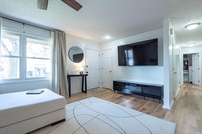Building Photo - Available Now!  3BR 2BA Southside Neighborhood.
