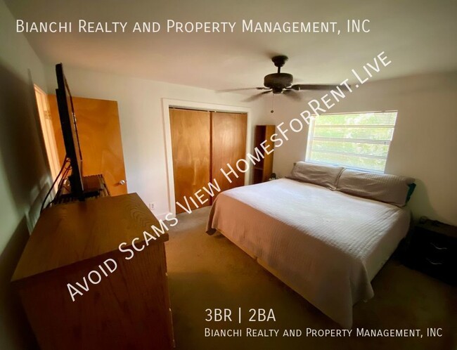 Building Photo - Block Home in Belleair Bluffs