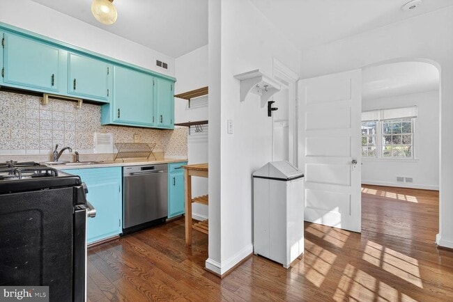 Building Photo - 5019 Kenesaw St