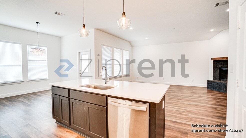 Building Photo - 631 Gould St