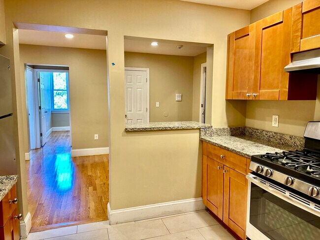 Building Photo - 76 Egmont St