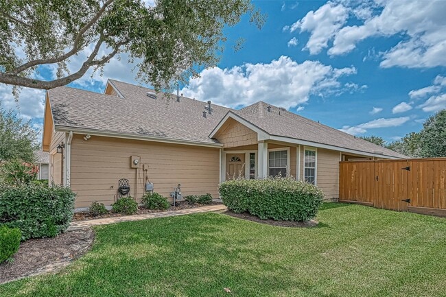 Building Photo - 5230 Garnetfield Ln