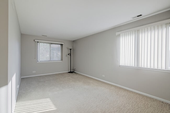 Building Photo - 741 Acorn Ct
