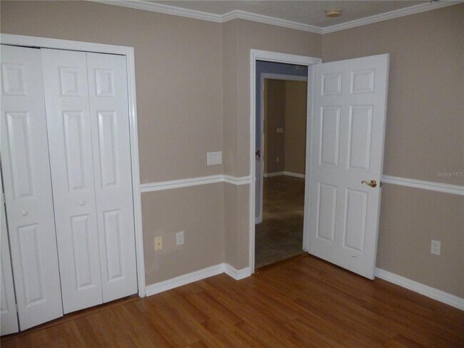 Building Photo - 616 E 1st St