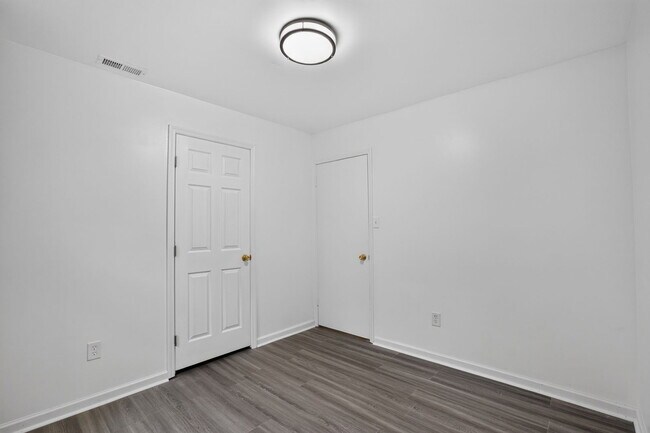 Building Photo - 21465 Indian Bridge Rd