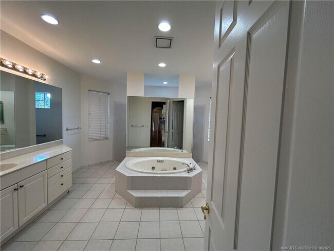 Building Photo - 2529 SW Park Meadows Trail