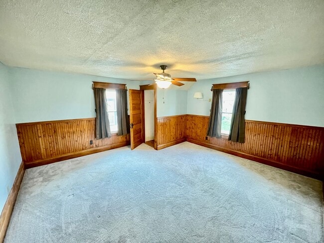 Building Photo - Charming 4 Bedroom Home