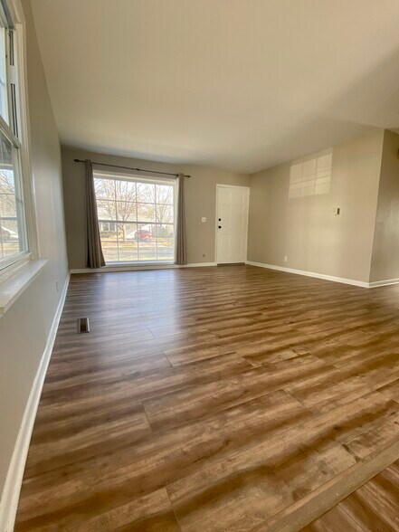 Building Photo - 48 Briar Ln