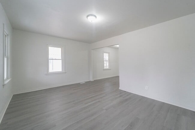 Building Photo - 2113 NE 17th St