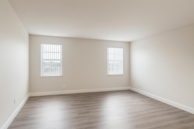 Building Photo - 537 S Sequoia Dr