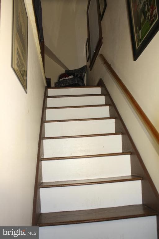 Building Photo - 820 W Bridge St