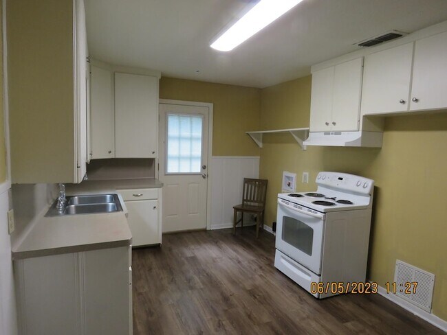 Building Photo - 203 S Ave A