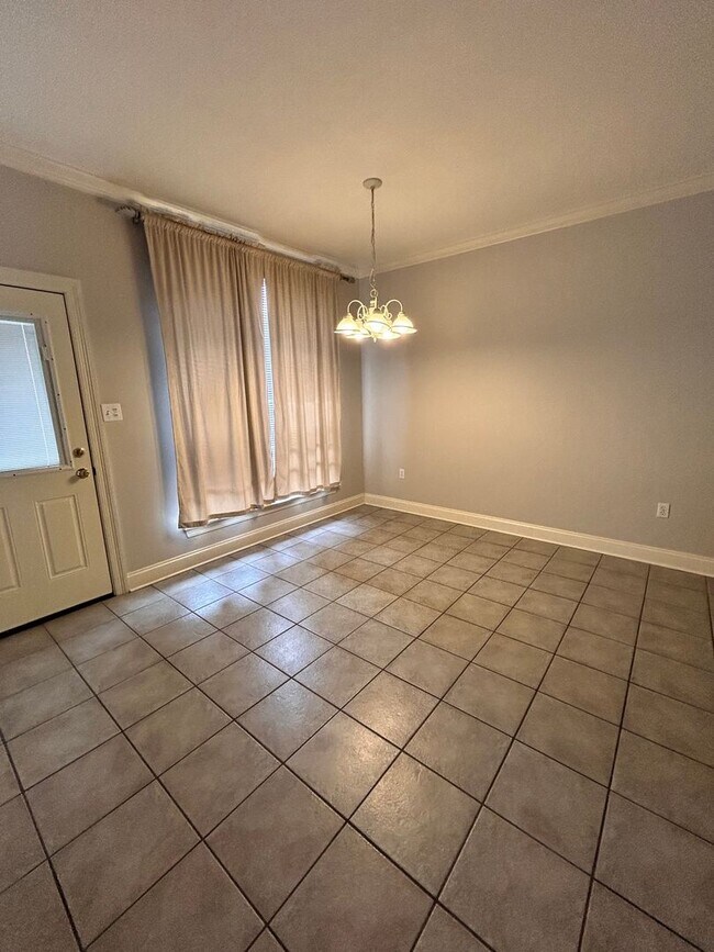 Building Photo - GREAT 3BR HOME IN LSU AREA!